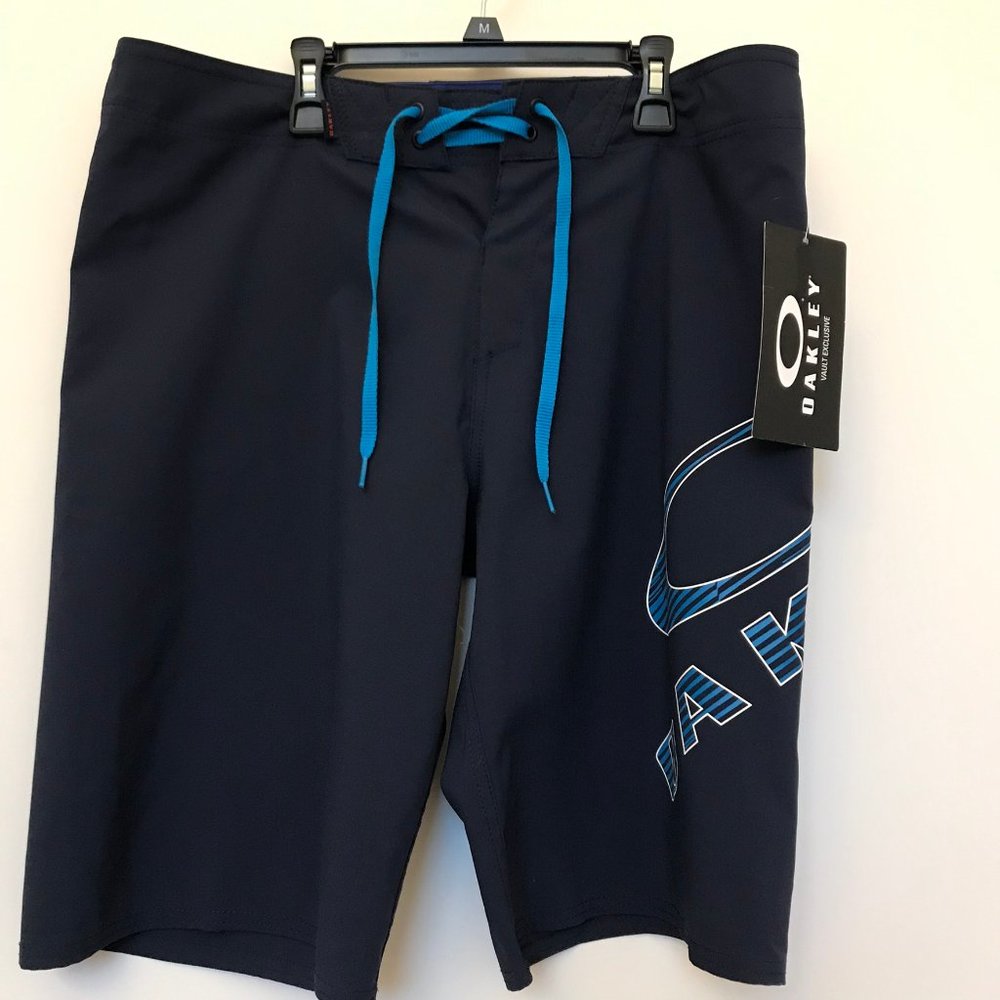 NWT Oakley Men's Swim Trunks Size 32